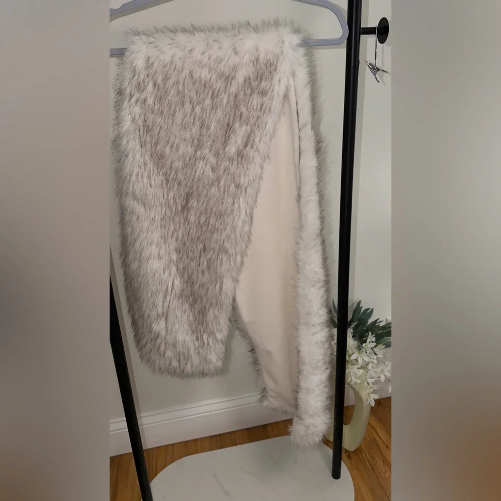 Luxurious Ivory Gray Faux Fur Vest Wrap Plush Cozy Layering Piece | OS | NWOT